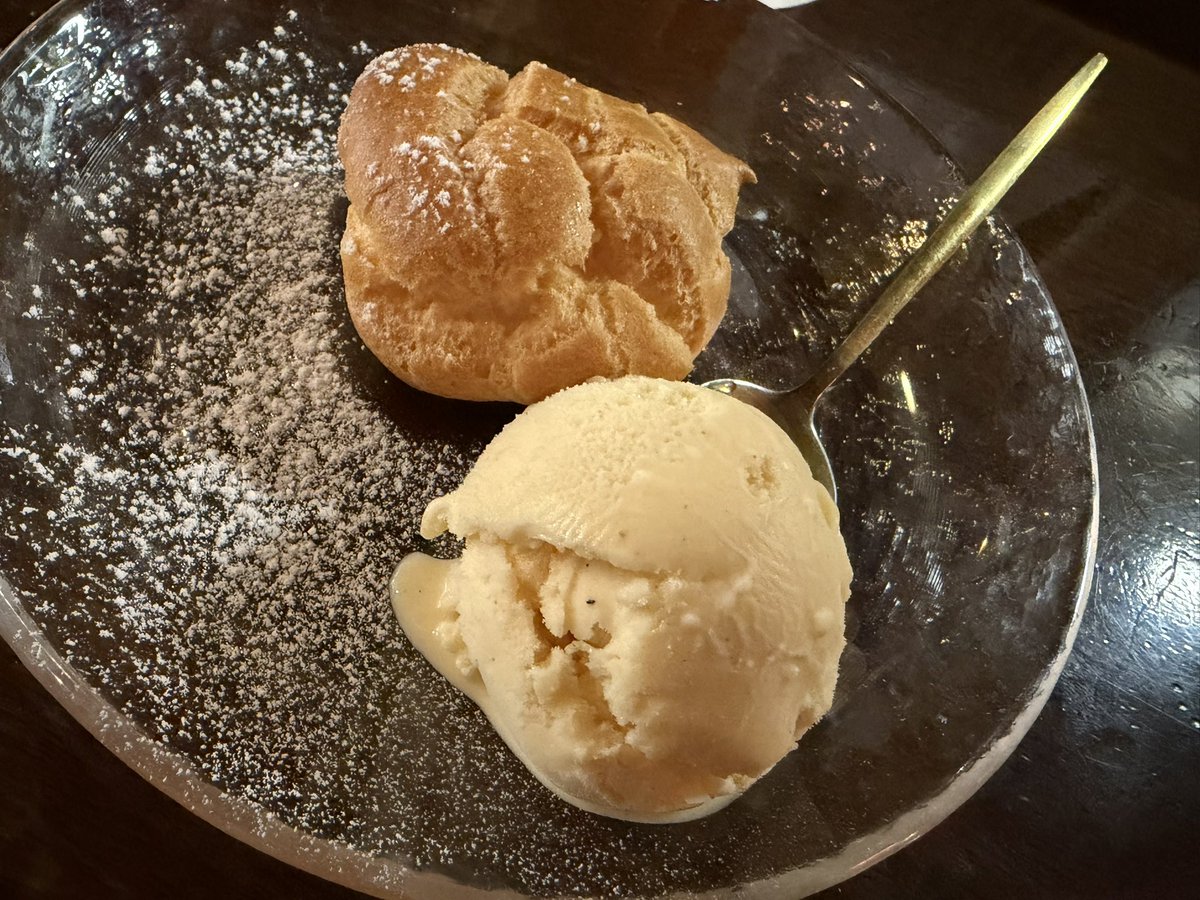 yotamaruuu_'s tweet photo. かしぽのクリームパフ美味しかった！！ https://t.co/jrkVnVXflK