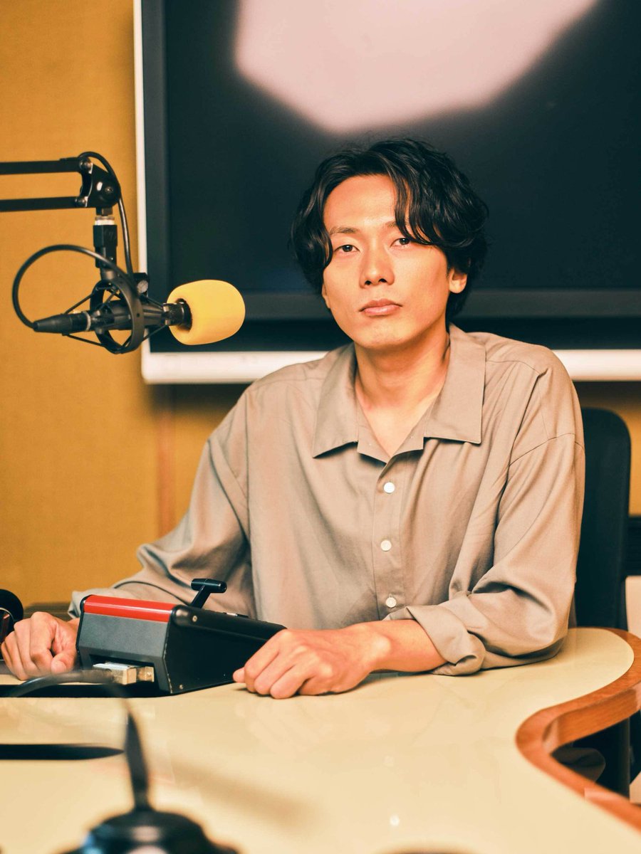FM802_PR's tweet photo. 明日22時〜 📻

#FM802 MUSIC FREAKS
 　DJ: #Bialystocks 甫木元空

⋱ #ホキモトラジオ ⋰ 

今週も大阪から生放送です
ゲストに 井手健介 生出演🐘

井手家のファミリーストーリー🏠お届け

というわけで、
リスナーのあなたの
不思議な家族のお話も教えてください！

▼メッセージはここから📩
https://t.co/wnlG4fGZPJ

▼#radiko で聴く📻
https://t.co/a7INWpgFhv