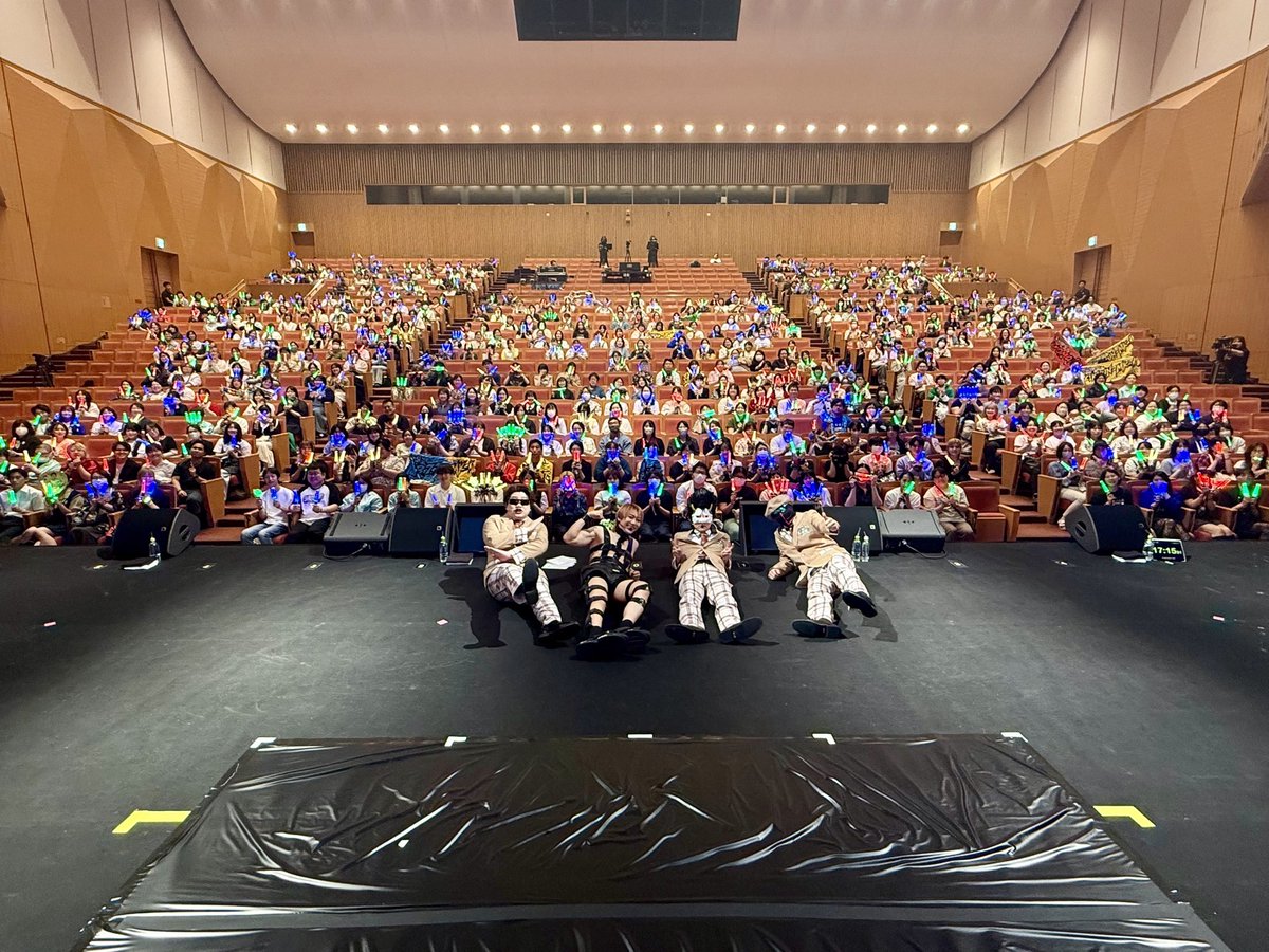KIKKUNmk2's tweet photo. 新!?MSSP学園、全国ツアー初日！
福岡の昼の部！！
皆さん、大変な中来てくれてありがとうー！

今回はなんと
T.M.RevolutionさんのHOT LIMITを
コスプレして歌ったぜ！
メッチャ楽しいんだけど！？

こんな感じで今までやった事ないのをやって行くぞ！ https://t.co/Laz2oSM2MT