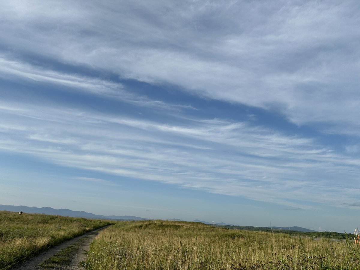 TreeKimoto0358's tweet photo. 北海道の大地
UFO🛸が来そうな大地✨

多分気のせいだろうw

Have a fabulous weekend.🌈

#前世療法 #年齢退行  #ヒプノセラピー #ソマティックヒーリング #ヒプノセラピースクール #ヒプノセラピーサロン #hypnotherapy #公認心理師 https://t.co/hzr40JemZB