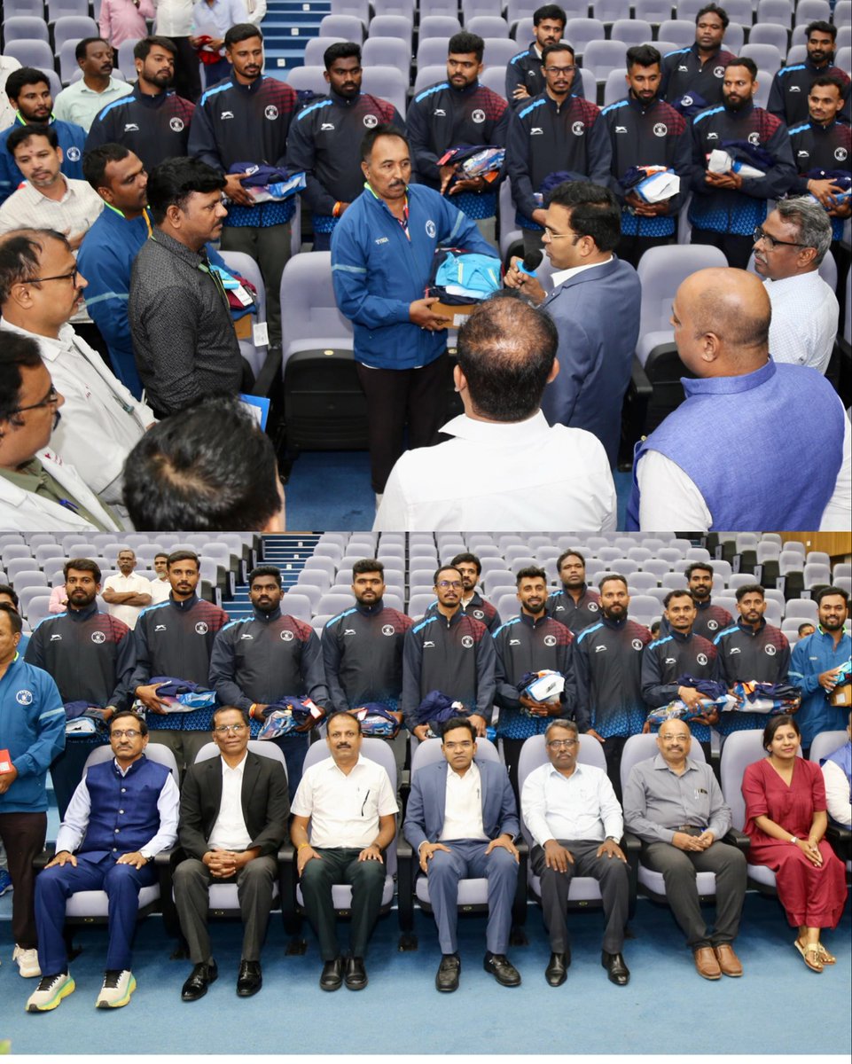 PrasathIas's tweet photo. Participated in the @kptcl_official Blood Donation Camp and Sports Kit Distribution programme.

Encouraging voluntary blood donation and promoting sports reflect our commitment to employee well-being, teamwork, and service beyond the workplace.

#KPTCL #BloodDonation #Sports #PoweringKarnataka