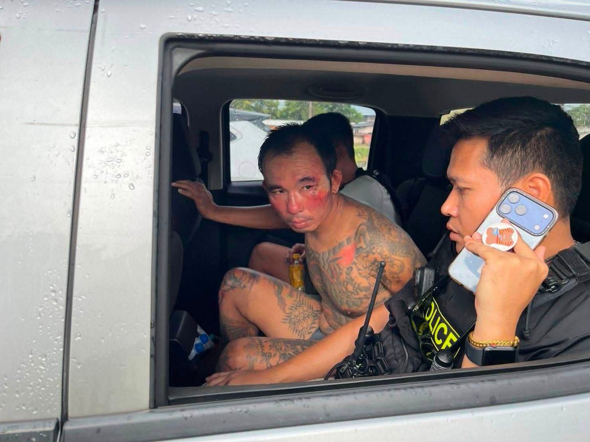 The_PattayaNews's tweet photo. Former Partner of Main Suspect in Five Pattaya Area Murders Speaks Out, Shares Chat Logs and Police Report Alleging Abuse and Violent Threats, Pong's Extensive Criminal History Revealed

Pattaya-

A woman who previously had a close relationship with the man known as “Ai Pong”, the main suspect in the shocking case of the murders of two young Russian siblings and a Thai family near Pattaya has spoken publicly for the first time, providing chat messages and a police complaint as she claims she was a victim of repeated violence and lived in constant fear.

The woman said that during their relationship she was subjected to controlling behavior, threats, and physical assaults on multiple occasions. She further alleged that the man forced her to watch video clips related to murder cases and once told her he had previously killed someone and buried the body, an incident she described as separate from the five cases currently in the news.

The most traumatic episode she discussed involved being forced to lie in a hole that had been dug, after which she was threatened that she would be “buried alive like the others.” She said she cried and begged for her life until she was eventually released.

After ending the relationship, she claimed the harassment continued, which kept her from speaking out earlier out of fear. She has now decided to file a formal complaint and stated that she is fully prepared to provide additional information or serve as a witness in cases in Chonburi Province and nearby areas if police request it, in order to help establish the truth and secure justice for victims.

The account was shared through the Facebook page “ซ้อเปา - เรื่องนี้ต้องใส่ใจ” (Sua Pao – This Matter Must Be Taken Seriously). The claims remain under official investigation.

“Ai Pong,” or Thana (or “Pong”) Kerdthong, 43, a resident of Huai Yai subdistrict in Bang Lamung district, Chonburi, is among the suspects arrested in connection with the killings of two Russian siblings and a Thai family of three in the same area. Bodies were recovered from nearby burial sites; the suspects have reportedly confessed in those matters, which are being handled by police. The woman’s statements concern alleged prior conduct and are being examined separately as part of ongoing inquiries.

According to Thai media reports compiling available records, Kerdthong has an extensive prior criminal history that includes prosecutions related to firearms offenses in 2016 and 2018, a child-abduction case in 2020, and an attempted-murder case. Older reports from around 2010 also referenced his arrest in Bang Lamung on multiple charges, including the rape of a minor under 15. Relatives and local reports state that he had only recently been released from prison, less than two months before the current alleged offenses, after serving time for previous convictions. 

Police continue to investigate the broader circumstances surrounding the recent cases and any related allegations.