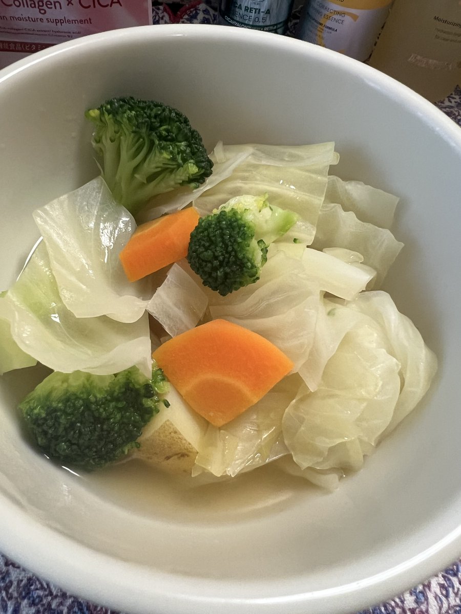 yoru_hold's tweet photo. 野菜たっぷりコンソメスープ https://t.co/vvnPRJxUcC