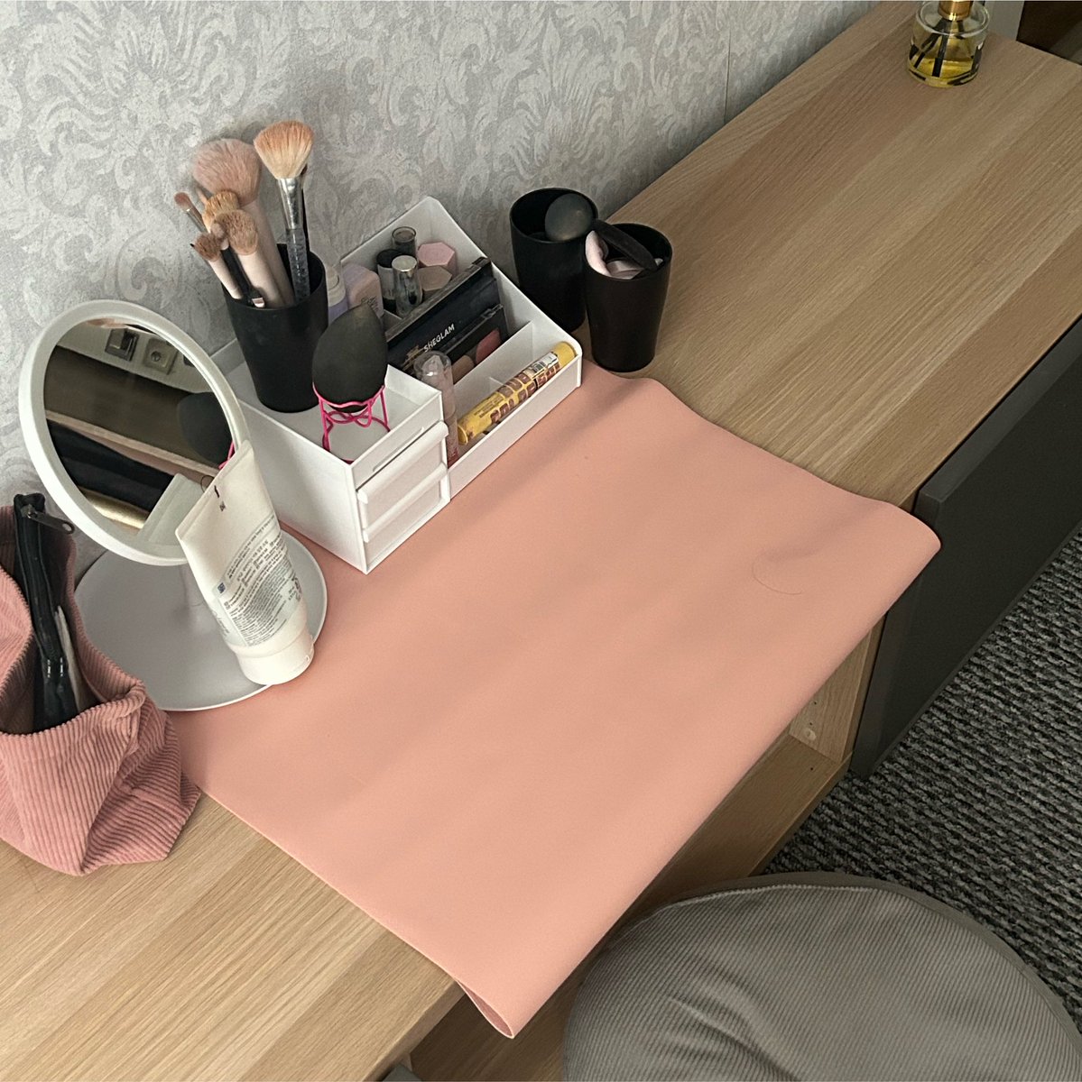elinevercries's tweet photo. my makeup vanity is a tv stand but i kinda cooked with this one. also feeling so sad having to go to work after three days off and yesterdays binge im devastated man https://t.co/3pQcVtuPaj