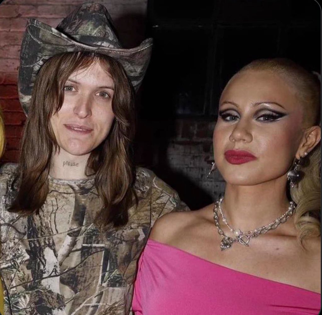 Persona1_hell's tweet photo. We urgently need another slayyyethel meeting this cannot be the only photo of this iconic duo https://t.co/DYU5L8uHGl