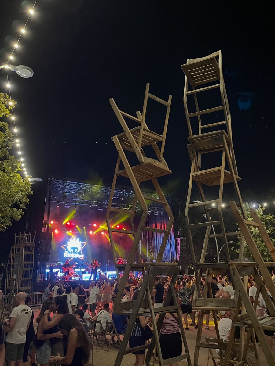 CUPMataro's tweet photo. Glòria a Les Santes, a les torres de cadires, als últims balls, a l'estimat i popular 28, a la residència, a Marrinxa i a totes les mataronines i mataronins!

Defensem la cultura popular🔥 https://t.co/Pinr2LhMzg