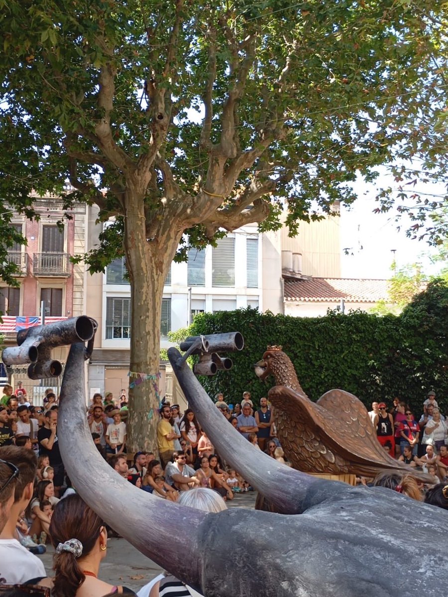 CUPMataro's tweet photo. Glòria a Les Santes, a les torres de cadires, als últims balls, a l'estimat i popular 28, a la residència, a Marrinxa i a totes les mataronines i mataronins!

Defensem la cultura popular🔥 https://t.co/Pinr2LhMzg
