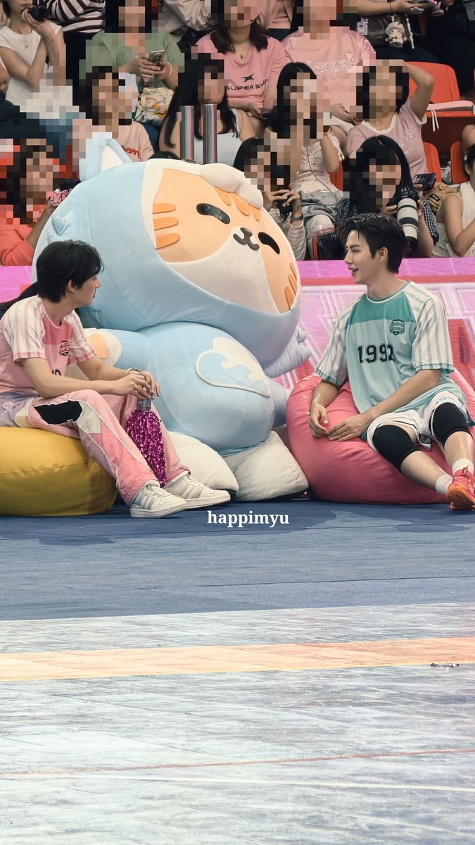 happimyu's tweet photo. ครอบครัวสุขสันต์มากกกกก นั่งจุมปุ๊กกัน3คนพ่อแม่ลูก🥺🤲🏻

ZEENUNEW x ZON SUSU
#กีฬาสีซีนุนิวสุดเจ๋ง
#DMDSportsDay2026 https://t.co/BSKCOWLdZ0