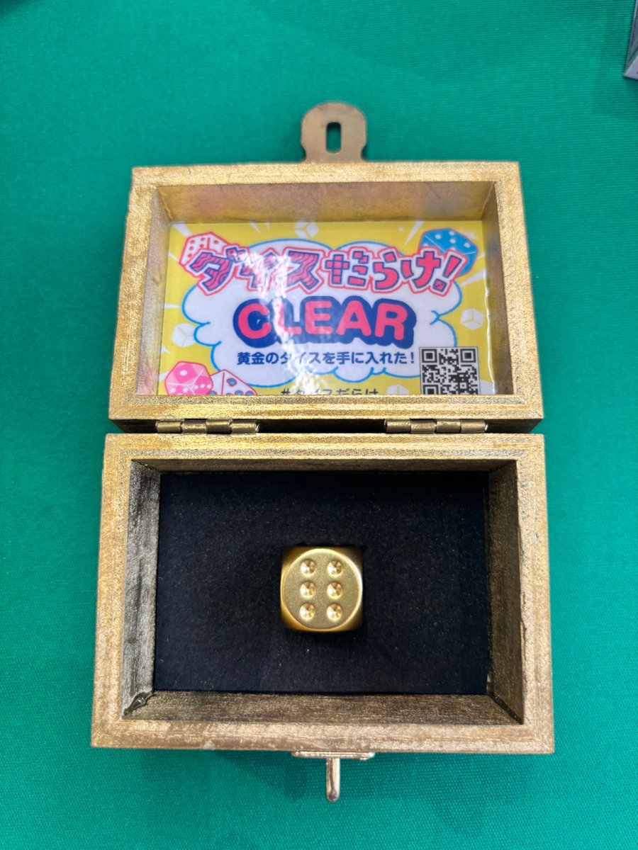 _sokatsu__'s tweet photo. 🎲 「ダイスだらけ！」の謎を解き明かし 🎲
✨　　黄金のダイスを手に入れた！　　✨

机の上がダイスだらけになって面白かった〜！
謎解き以外の要素も楽しませよう、という気持ちが伝わってきてよかった！！

https://t.co/jSXvmAdGgy

#ダイスだらけ
#ナゾアド
@nazotoki_adv https://t.co/N65PHYaEc8