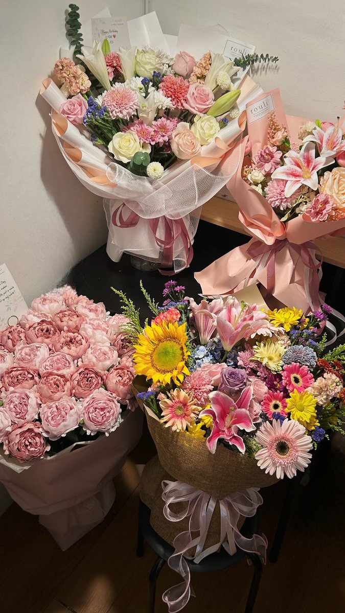 DoubleRibbonid's tweet photo. Bunganya kaka, girlfriend’s day ini 💐✨ https://t.co/B7fkHfpcG7