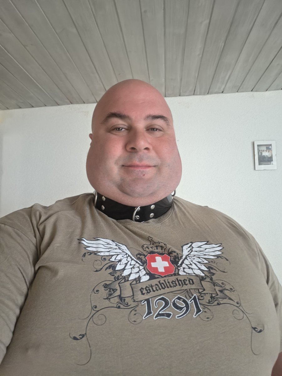 Slave_Maddin's tweet photo. Allen einen schönen #1.August unser #Nationalfeiertag.
Ein bischen patriotisch darf man sein und auch das #Halsband als zeichen zur hingabe von @MistressIlina darf nicht fehlen.... https://t.co/E0LjC8HuMv