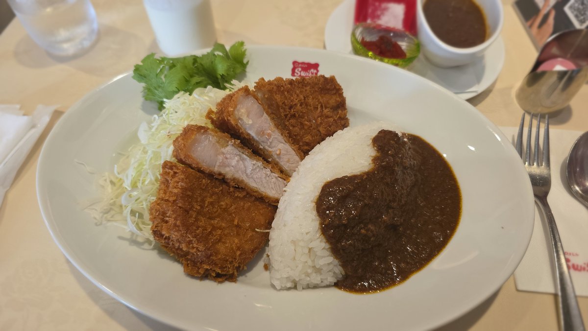 Yuichi_Euphony's tweet photo. 深い意味はないけど、ちいかわ映画見てから、カツカレー発祥の洋食店でプレミアムなカツカレーを食べてきた。

辛くはなかった。
とてもおいしかった。 https://t.co/DRZ8lb7Ltm