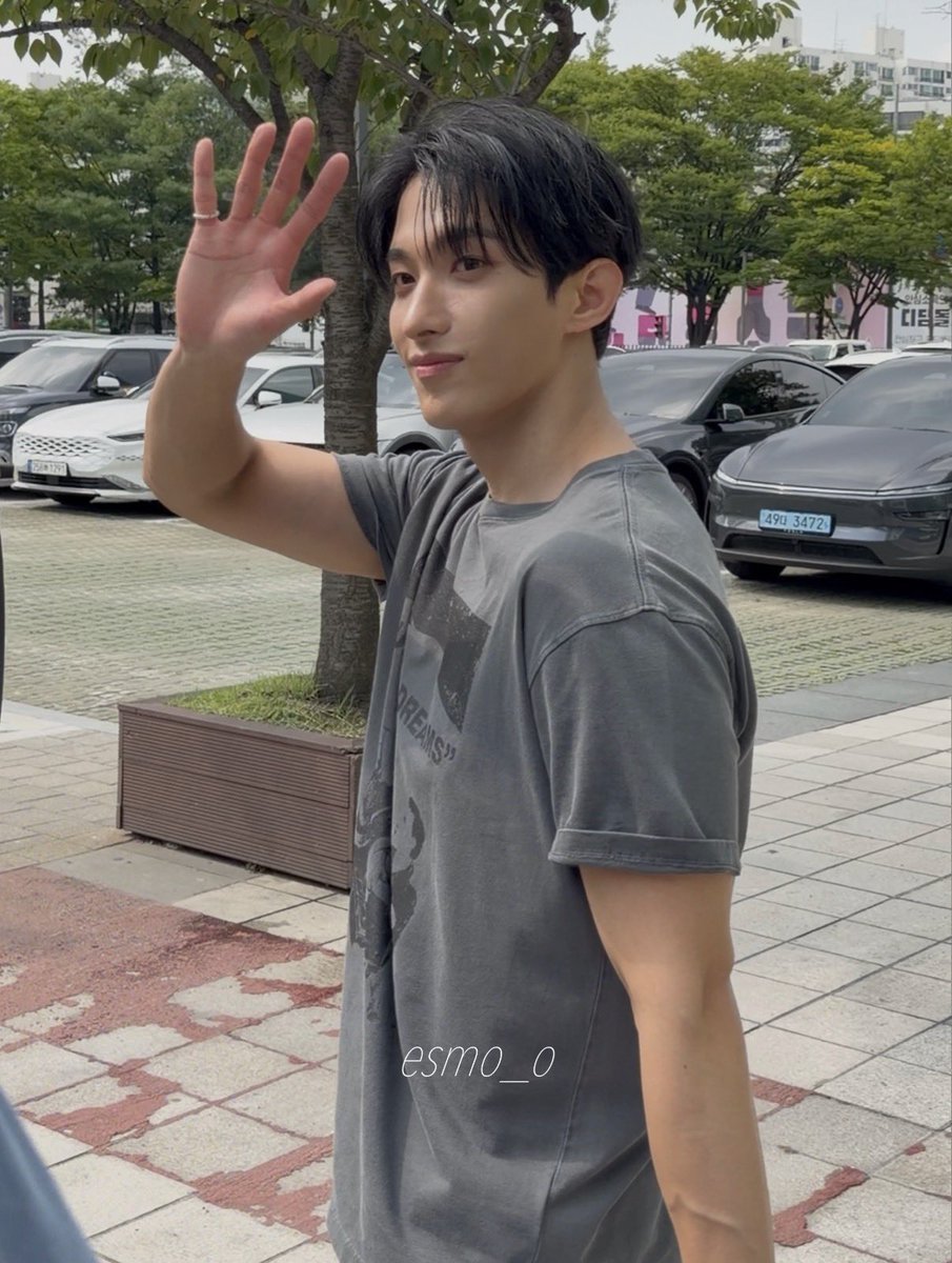 esmo_o's tweet photo. 서른은 뭘까 
카스행사2년밖에안됏는데완전고딩임 https://t.co/hypWIiWsNx