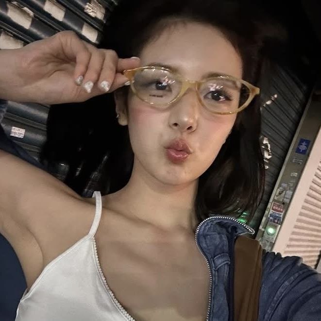 ryjinvrse's tweet photo. ⌒⌒⌒⌒⌒⌒⌒
hi!! hoping to find active moots 🌼

𖹭 she/her 𖹭 ITZY enthusiast 𖹭 casual fangirl tweets 𖹭 loves comeback season 𖹭 okay with multis!
like &amp; repost so i can find you ♡

#moots #kpoptwt #promotwt #stantwt https://t.co/j4HbrUBbXC