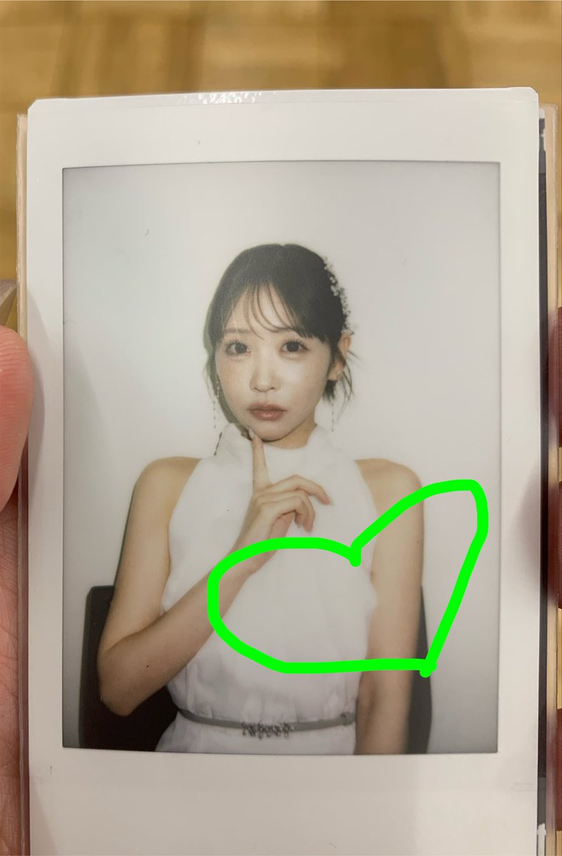 yuicha_no1's tweet photo. リリイベ全然行けてなくて今日少しだけ時間が空いたから抽選会だけしてきた！！
自分にしては頑張って回したから少しでも売上貢献できてたらいいな〜☺️☺️
直接会いたかったけどチェキ当たったから満足！
優衣ちゃんリリイベウィークお疲れ様でした☺️💚
@yui_fz0221 
#櫻井優衣 #夏いぞん #ゆいいぞん https://t.co/O7Ybv7vxpU