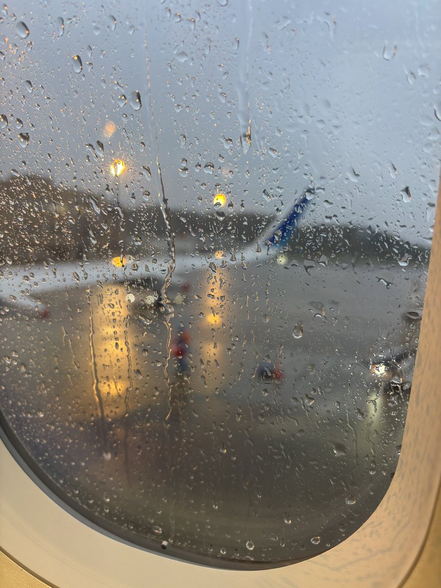 mon_suco's tweet photo. 天気わるー☔️
34℃→22℃だって！風邪ひく https://t.co/lsqNZxLLqq