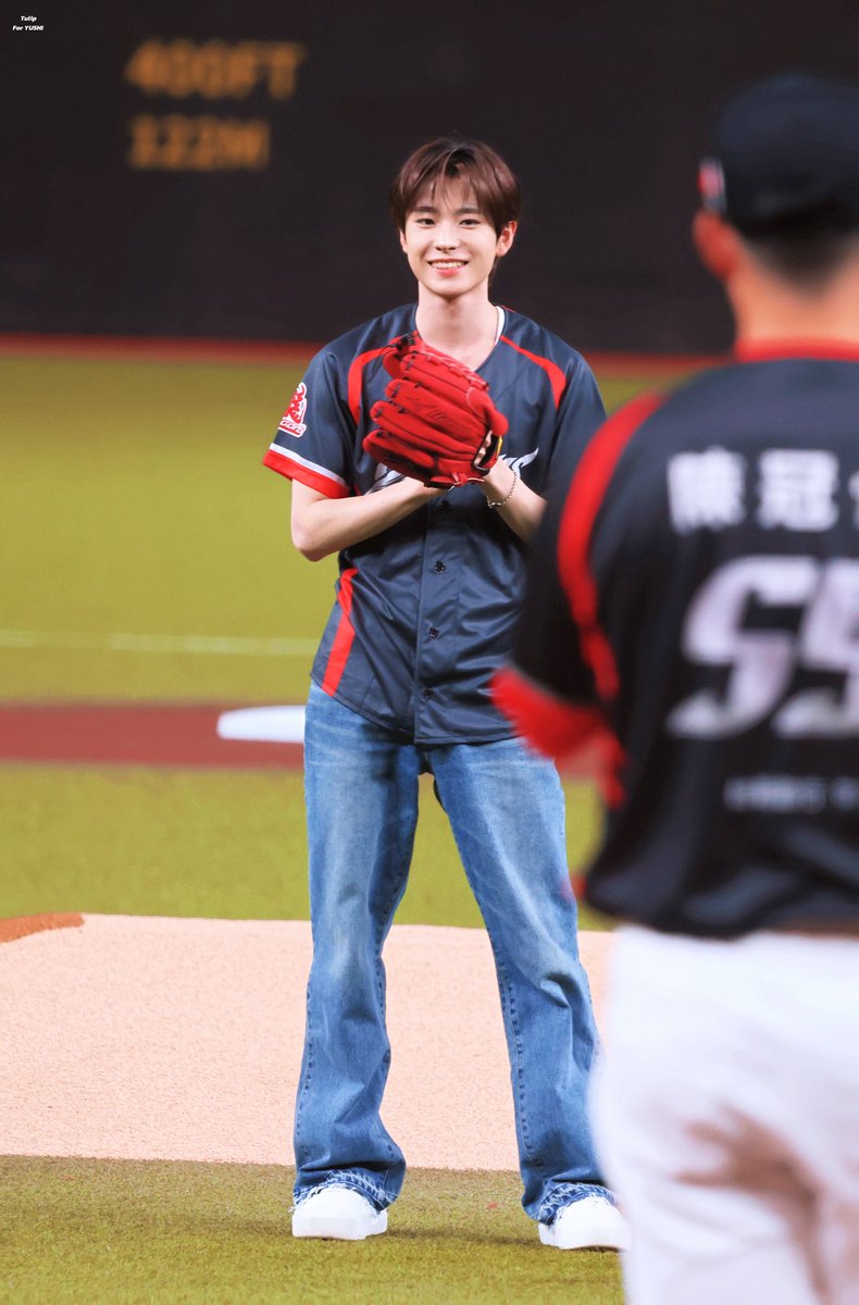 tulips_0405's tweet photo. 260801 ⚾️
#유우시 #YUSHI #엔시티위시 #NCTWISH https://t.co/pdyPRXbNxw