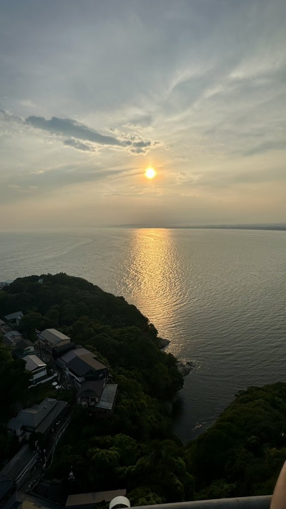 urakaze_maru's tweet photo. 江の島シーキャンドルから眺める夕暮れ https://t.co/W0tNxUzlHd