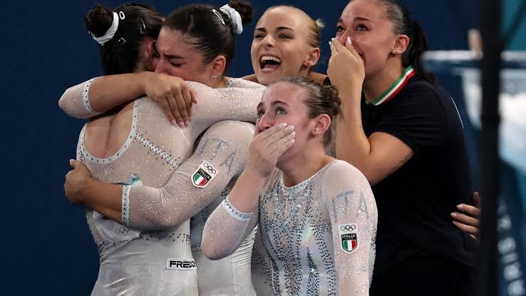 maxstafina's tweet photo. MALE QUI LA FALSA GINNASTA SOMEONE GET US SOME REAL GYMNASTS https://t.co/56j0SzFxWZ