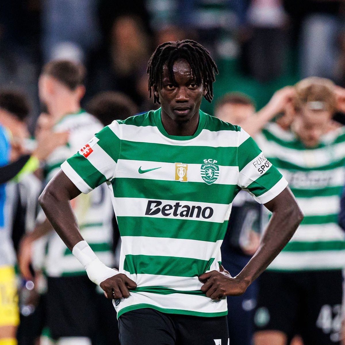centraldoleaopt's tweet photo. 🚨 Souleymane Faye a caminho do FC Lorient! 

O acordo entre o Sporting CP e o clube francês está alinhavado por empréstimo, com uma cláusula de opção de compra de 6,5M€. O emblema gaulês assume 100% dos salários. 🟢✈️🇫🇷 https://t.co/5zhuoYyaFP