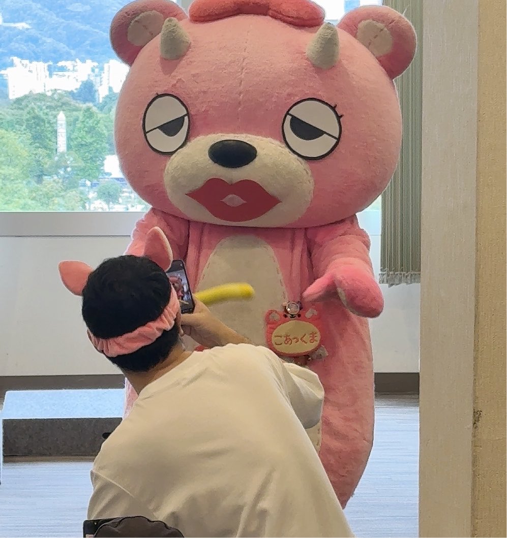 norichin19's tweet photo. ←加工前
                 加工後→

こあちゃんの想定はこうゆうコト・・・？

しかも向かって左の目ちょっと大きかった😂😂

衝撃とともにめんこさ溢れる～❤︎

#もみじちゃんお誕生日会2026 
#こあちゃんお写真どうぞ 
どうぞなのか・・・？笑 https://t.co/EfjVVzkoEP