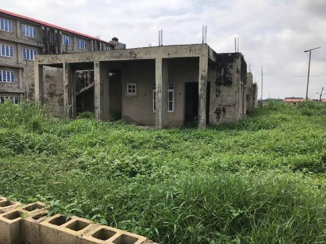 Hhonor_'s tweet photo. Here are just three federal projects abandoned for years across the region.

1.Abakaliki Rice Mill Rehabilitation (Ebonyi State)

2.National Orthopaedic Hospital, Nkpor (Anambra State)

3.Eastern Railway Corridor (Port Harcourt–Maiduguri line through Aba, Umuahia, Enugu, etc). https://t.co/YiqelrTcBY