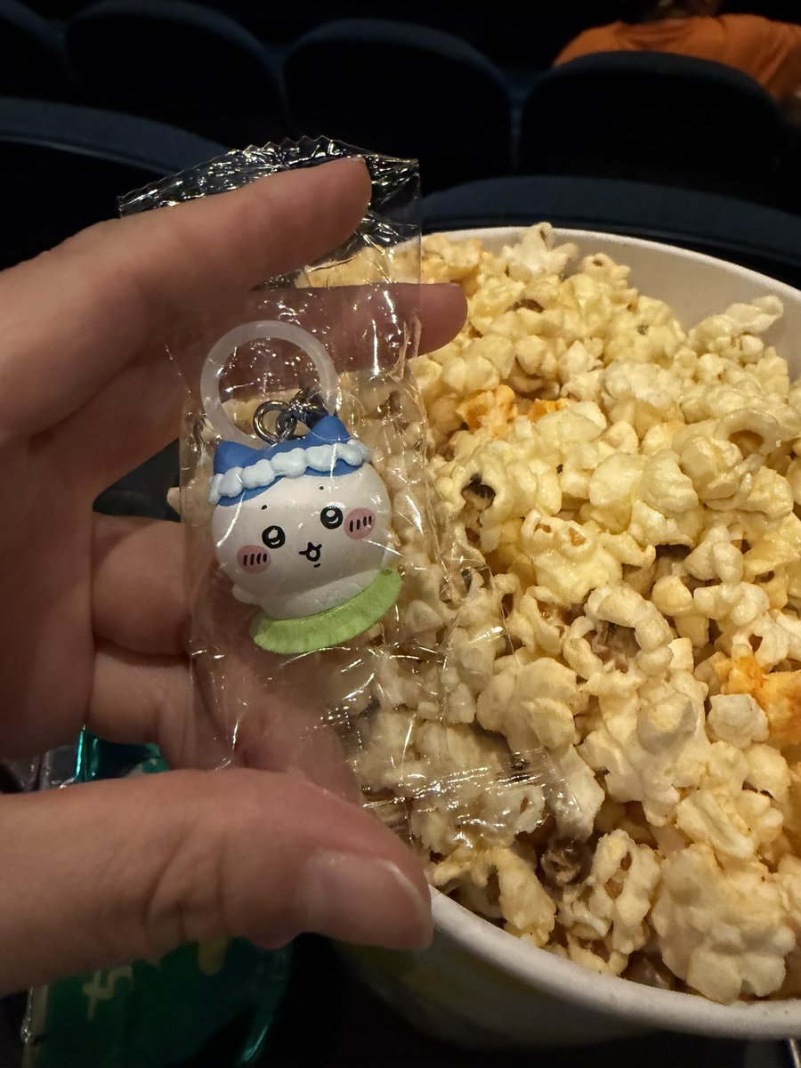 k3oui's tweet photo. ちいかわ映画見てくるよ。ちいかわミリしらだが大丈夫かしら。
特典はハチワレさんでした！ https://t.co/VBDfgIl92L