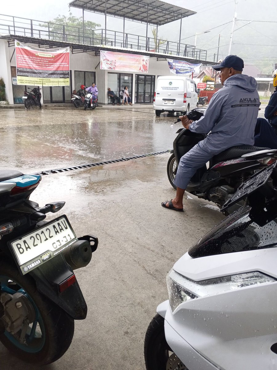 yayayachaaa's tweet photo. tiba" ujan deres 🌧️ berujung demam🫥 https://t.co/AbPsbxkJjO