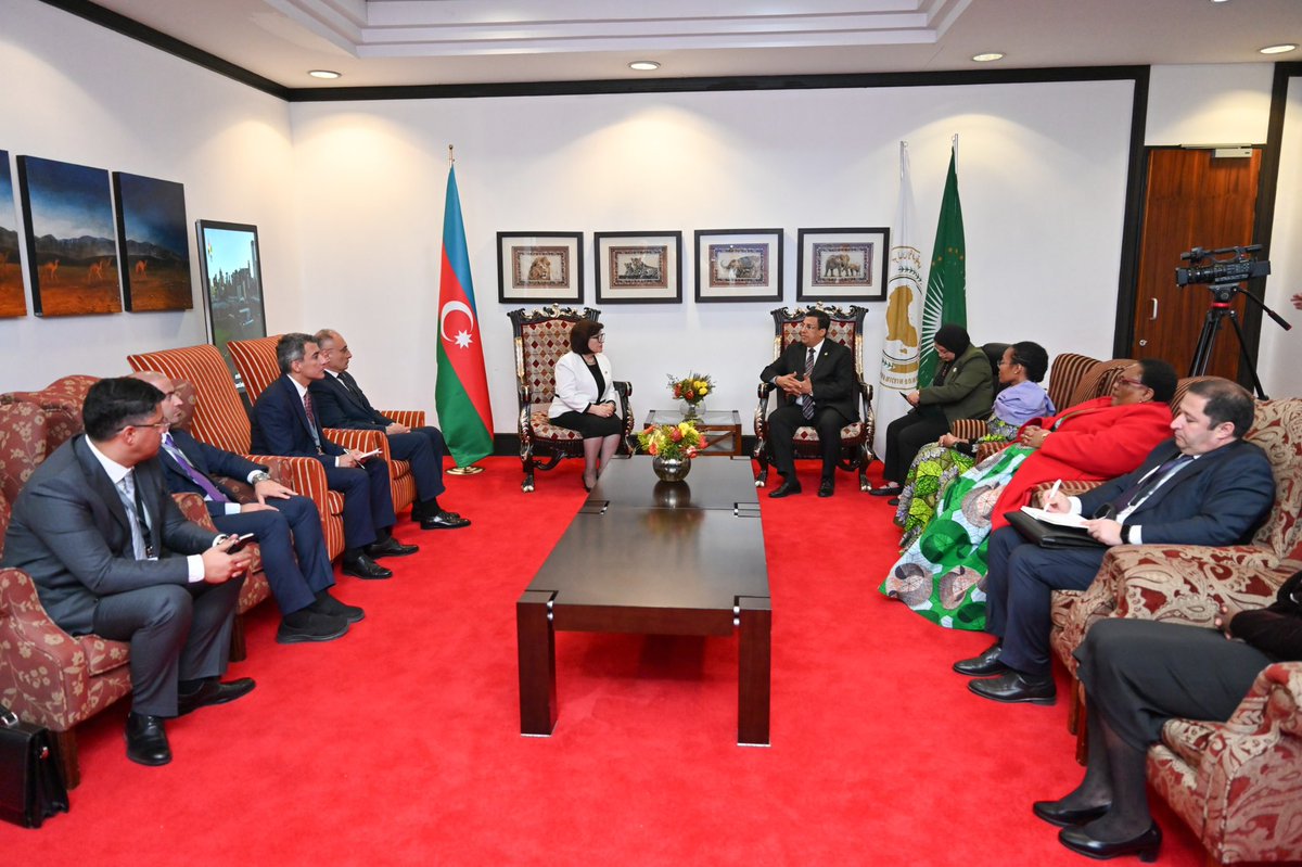 Milli_Majlis's tweet photo. Milli Məclisin sədri Sahibə Qafarova Cənubi Afrika Respublikasına səfəri çərçivəsində Pan-Afrika Parlamentinin prezidenti Fatih Boutbiq ilə görüşüb.

***
Milli Məclisin sədri Sahibə Qafarova Cənubi Afrika Respublikasına səfəri çərçivəsində Cibuti Milli Assambleyasının Birinci vitse-prezidenti, Pan-Afrika Parlamentinin fəxri vitse-prezidenti Safia Elmi Cibril ilə də görüşüb.

https://t.co/SCuwGlS0cL

#MilliMeclis