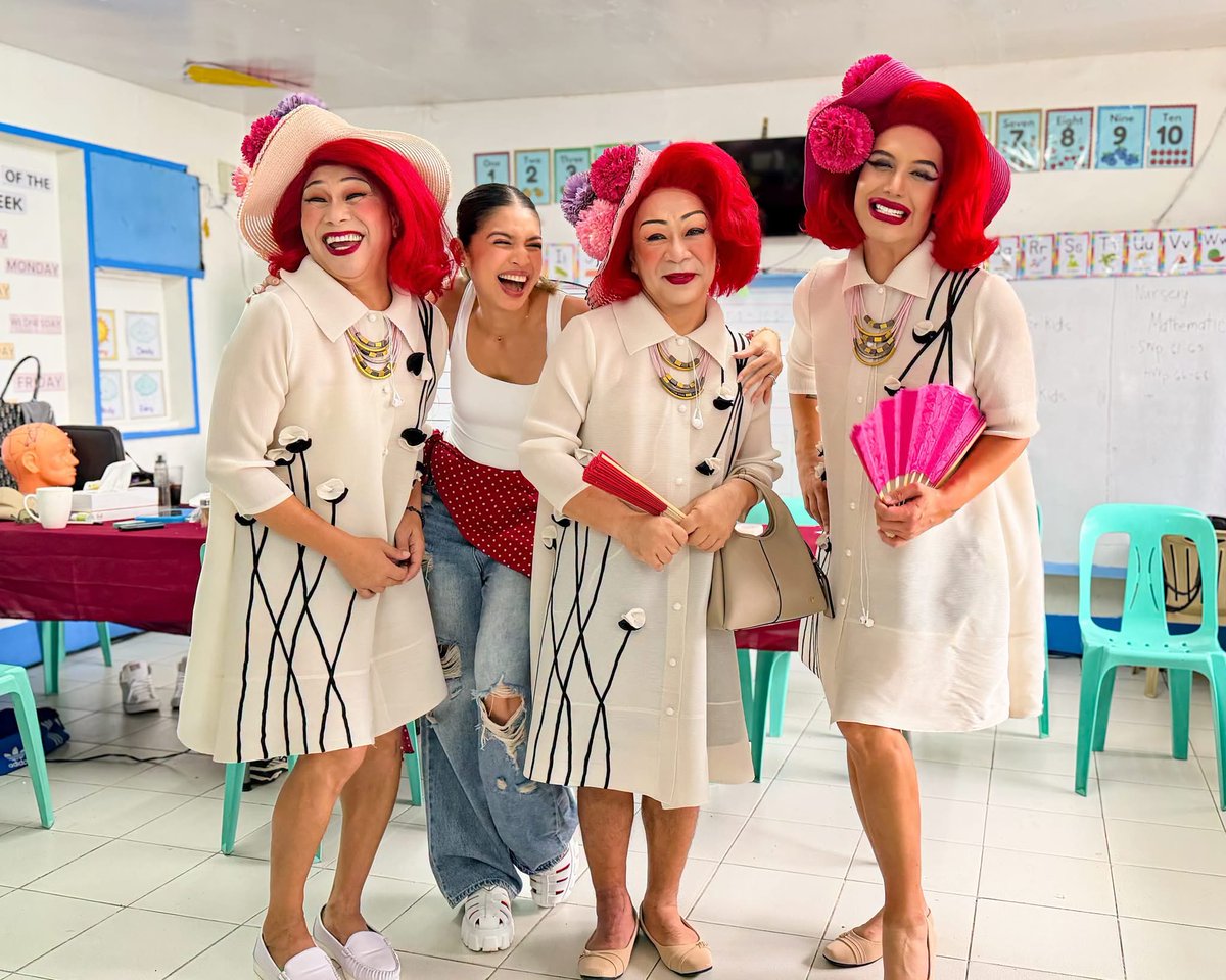 DragScenePH's tweet photo. Mama Pao with Season 4 guest judges https://t.co/GXiVUYHASw