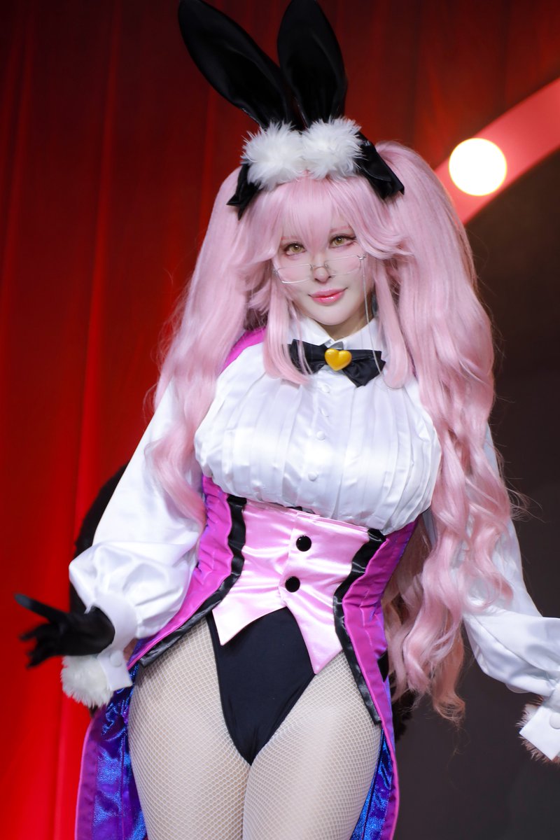 Giei4011's tweet photo. 「Fate/Grand Order Fes. 2026 カルデア学園祭 ～11th Anniversary～」

光のコヤンスカヤ様
うさぉさん（@usagicos ）
撮影ありがとうございました！
その3

#FGO    
#FGOフェス
#FGO11周年
#FGOカルデア学園祭 https://t.co/8DOZHwVSv8