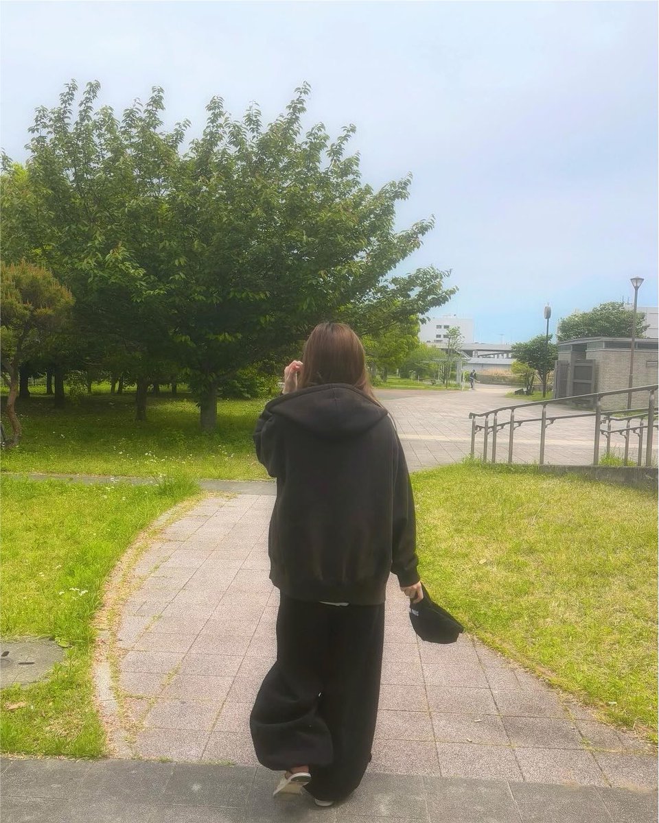 katchan_dive820's tweet photo. 🐯⸒⸒聖地巡礼❤︎ ͛⟡.⋆ その⑥

ルセラの会場裏にある小さな公園、イソちゃんの聖地にやってきたよ！！！
僕がここに訪れた数分後にごーくんとかいうどこかのイソペンのDIVEも訪れたとの情報を聞きました😠合致したかったです😠
逃げないでください😠

 #IVE  #聖地巡礼 https://t.co/yl6Wxv54ZC