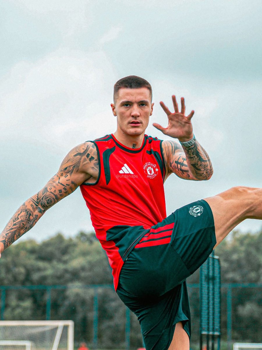 Montero_002's tweet photo. Our Striker🔥🦾

Big Ben🔴 https://t.co/BoSdqWsC9r