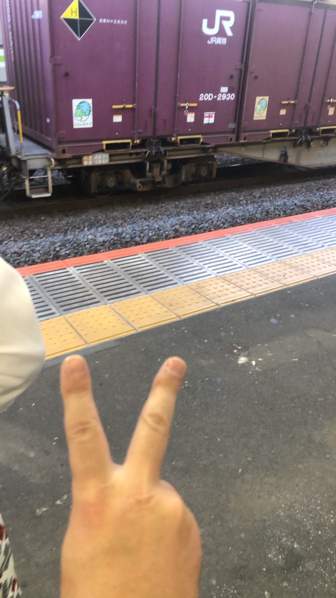 naluchandayo's tweet photo. 視線のやり場に困らない？
どこみていいのか？

ガソリンスタンドで 給油中のフロントガラス拭いてくれてる最中。

床屋、病院で カットしてくれてる最中 

床屋なら髭剃り中

タオルで顔かしてくれない歯科医での治療中

おっさんだけどたまにつや出しネイルしてもらうのだけど その最中。 https://t.co/vyUyJcxN0I