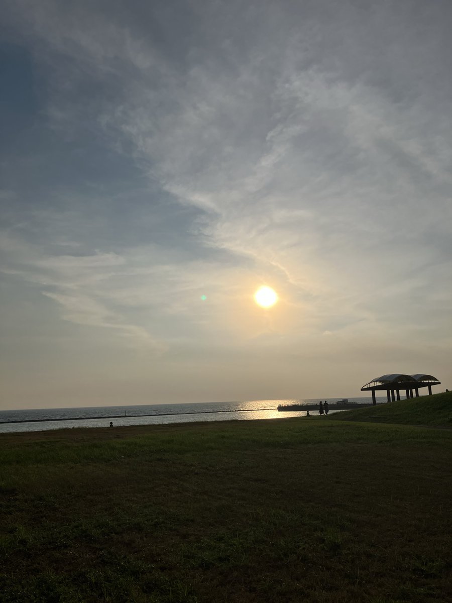 th05tarimima22's tweet photo. めっちゃキレイ🌇🌴🌊
#鹿児島 #江口浜 https://t.co/WdF1Y3LD5r