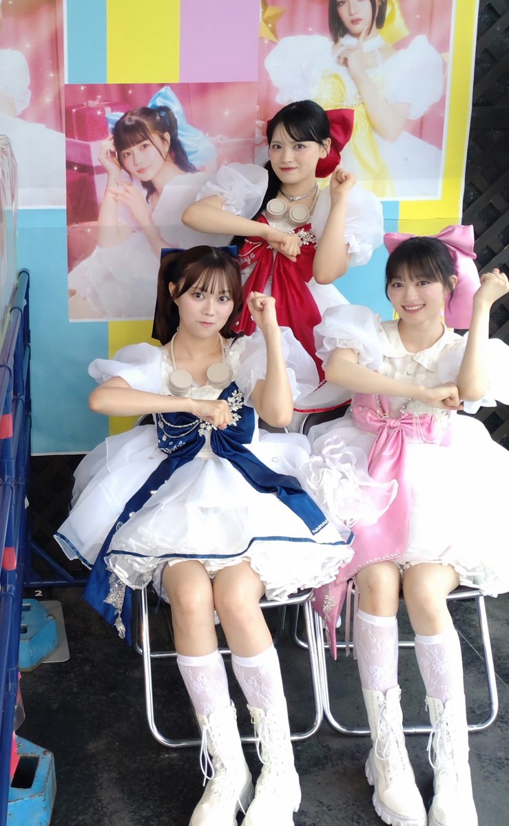 sugatomosa's tweet photo. なんとか２部のスタートに間に合ったよ🤣
特典会はCグループ
「牛たん和こうで花彩セット食べながらビールでほろ酔いしてくるよ」と言ったら「仙台楽しんでね 」ってみんな可愛すぎる🩷💙❤️
2号ポーズで😂
#橘花怜
#葉月結菜
#伊達花彩 https://t.co/zW19I360YT