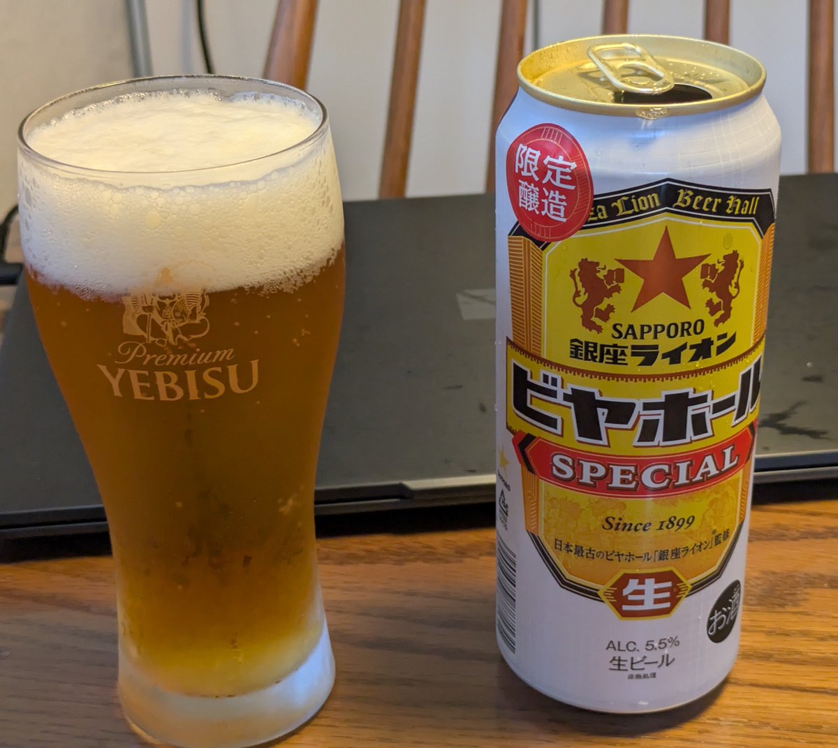 pero0422's tweet photo. 山辺に行かない土曜日。
久しぶりに自宅でお酒タイム♪　
仙台の気温は25℃前後で今の時期としては極めて過ごしやすい。
一方、湿度が高いので窓からの湿気で床がジメジメ。除湿しながら…
そんな感じでお酒に失礼します〜♪
久々に魚屋の刺身。
気仙沼産生鰹たたき、愛媛県産真鯛、神奈川県産キンメ。 https://t.co/jFzlbLu1jE