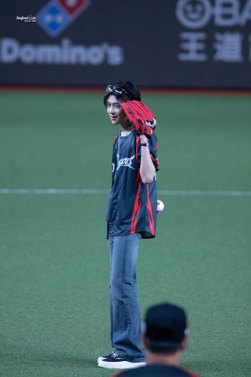 seafood_inn's tweet photo. 260801 대만 시구
🔥⚾️🐉

#시온 #SION #シオン　
#엔시티위시 #NCTWISH https://t.co/r4lipKMend