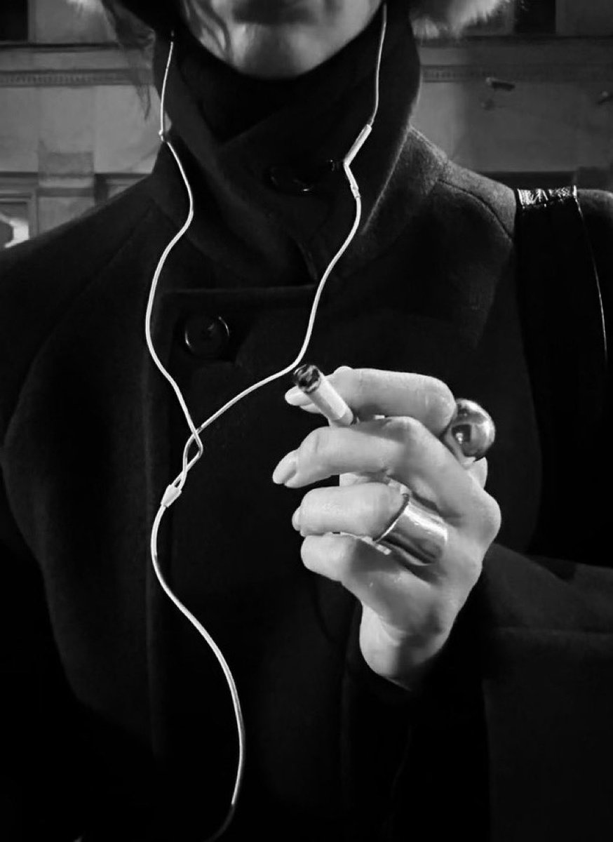 yuhayun's tweet photo. 🚬 https://t.co/N40tFjxRza