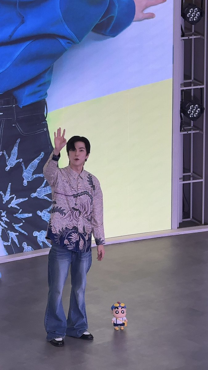 xnghanibble's tweet photo. he wore batik AURA MAXXXX 💯💯

#일주년도_홍승한_너로정했다
#OneYear_XngHanXoul https://t.co/Dd03OdRxJc