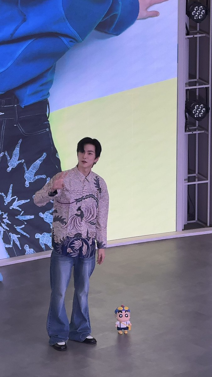 xnghanibble's tweet photo. he wore batik AURA MAXXXX 💯💯

#일주년도_홍승한_너로정했다
#OneYear_XngHanXoul https://t.co/Dd03OdRxJc