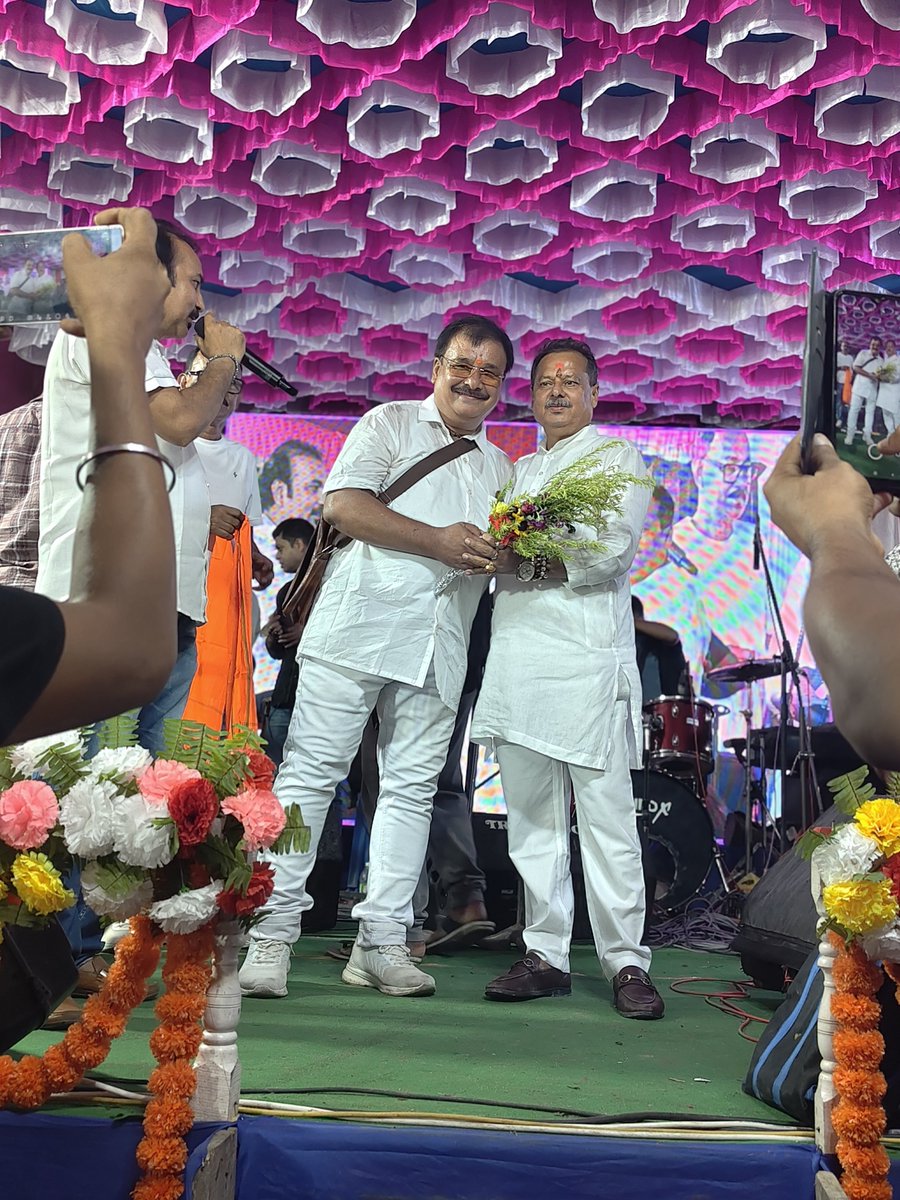 Rajibroybjp's tweet photo. বনগাঁ বাটারমোড়  শিল্পীগোষ্ঠীর  পক্ষ থেকে আয়োজিত সাংস্কৃতিক অনুষ্ঠানে উপস্থিত ছিলাম..
@BJP4Bengal https://t.co/abbOWdNWKU