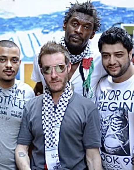 OliLondonTV's tweet photo. Massive Attack get BANNED from Singapore after waving a Palestinian flag on stage.

Two members of the British band have been issued warnings by police and banned from re-entering Singapore after displaying the flag.

They are also banned from performing again in the country. https://t.co/bnI440Ywtu
