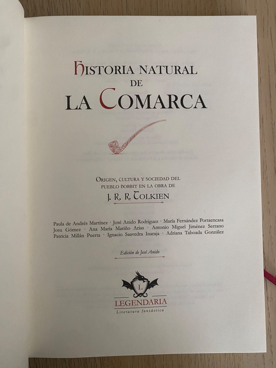 Maria_Goldberry's tweet photo. Me ha llegado mi ejemplar de autora de la Historia Natural de La Comarca y me tiene enamorada 🥹 gracias mil a @Nictato por coordinar esta obra preciosa,a @Legendaria_ed por esta maravillosa labor de edición,y a mi querido @drescudoderoble por aceptar una nueva aventura juntos 💚 https://t.co/JEaCBFLQb9