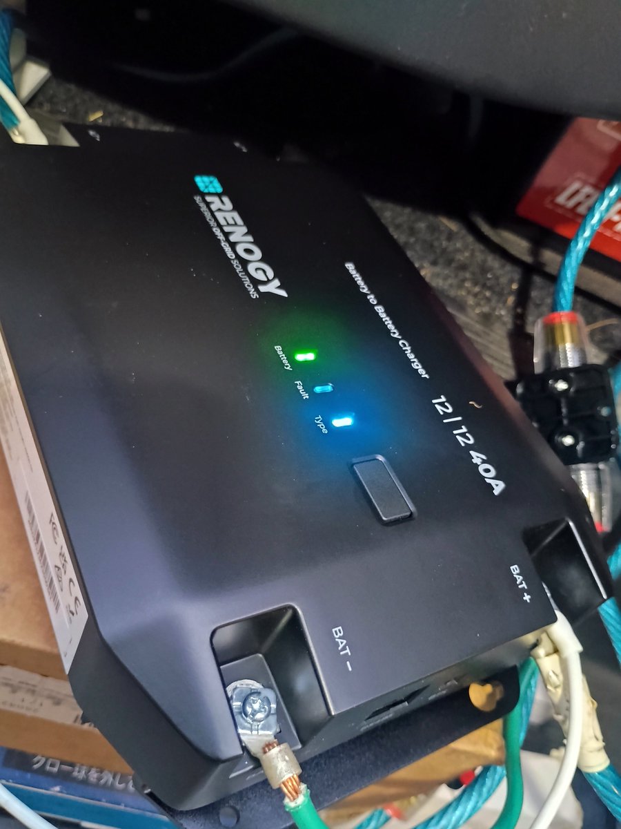 やっと原因がわかった。走行充電器の故障だった。交換して復活！