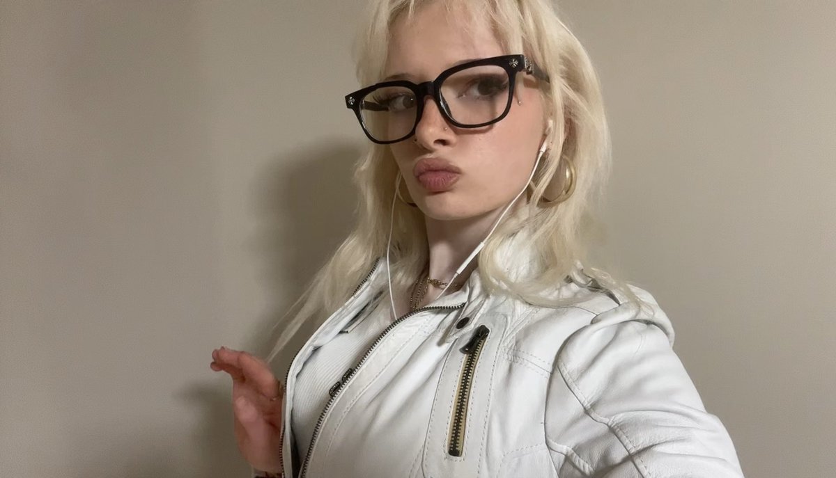 luzdedlr's tweet photo. full white pour être corda à mes cheveux https://t.co/0TPjz0E678