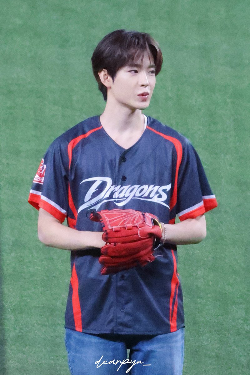dearpyu_'s tweet photo. 260801 대만 시구⚾️

#유우시 #YUSHI #ユウシ 
#엔시티위시 #NCTWISH https://t.co/HxXK86LtK2