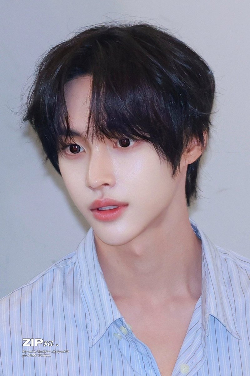 our_sn's tweet photo. 어떻게 사람이 365일 잘생길 수가 있음? 
진짜 하루정도는 좀... 살살해도 되잖아... https://t.co/3ZCCQeC7fA