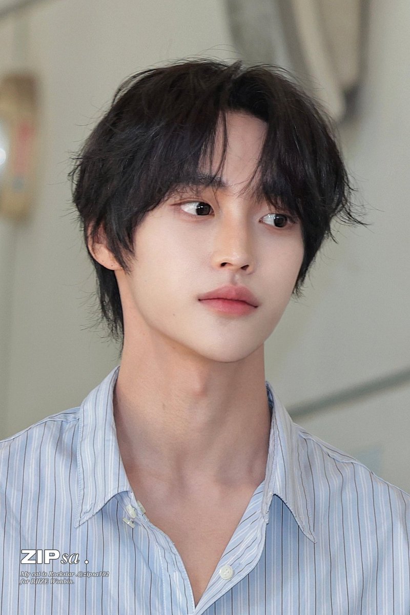 our_sn's tweet photo. 어떻게 사람이 365일 잘생길 수가 있음? 
진짜 하루정도는 좀... 살살해도 되잖아... https://t.co/3ZCCQeC7fA