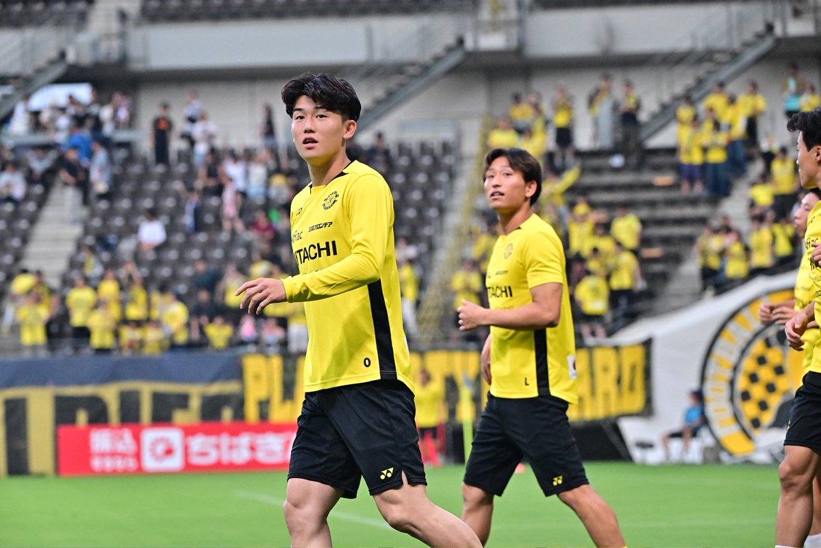 REYSOL_Official's tweet photo. キックオフまであと20分…⏳
#柏レイソル #AMBITIONToBeTheBEST https://t.co/D8hUppZ5BO